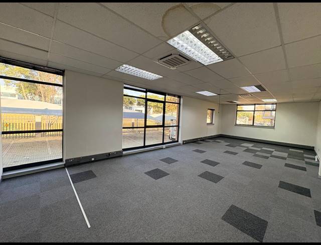 424M² OFFICE TO LET IN MIDRIDGE PARK